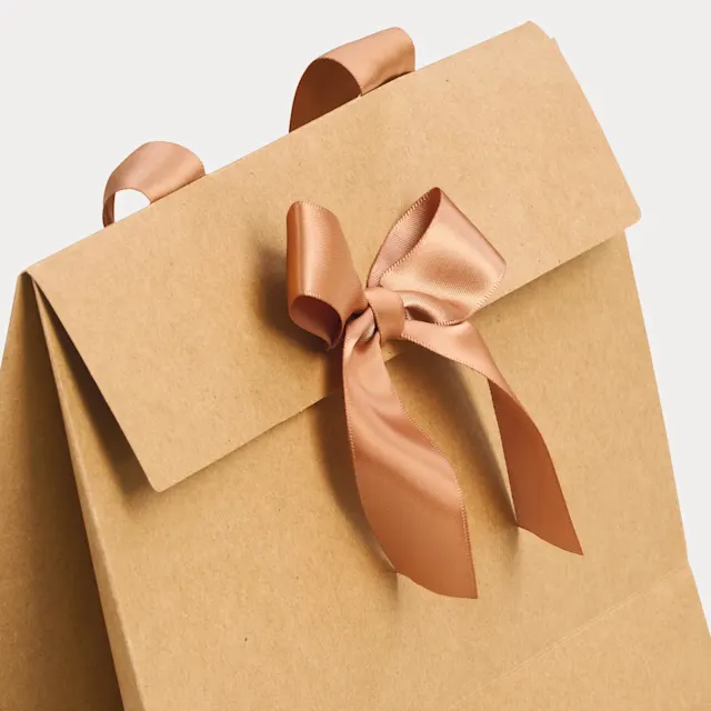 Sacs cadeaux en papier avec nœud, photo 7