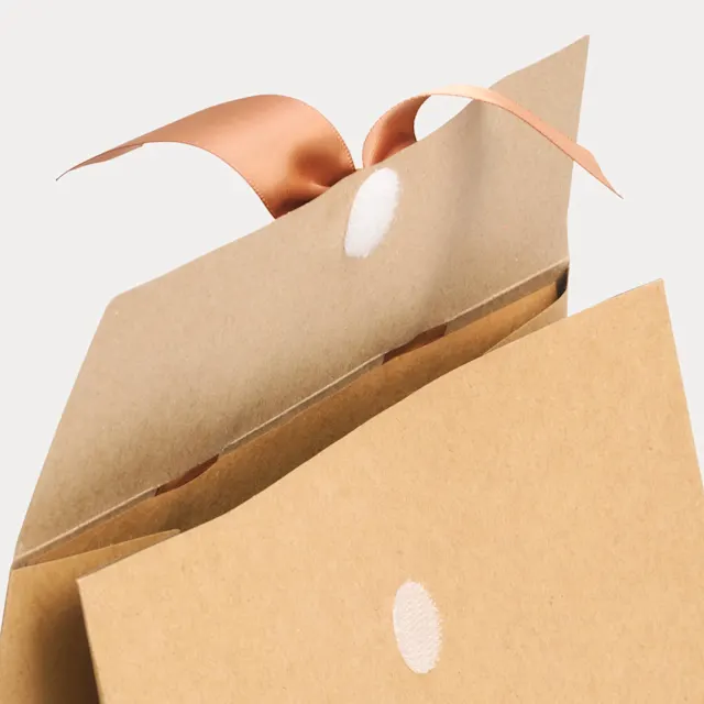 Sacs cadeaux en papier avec nœud, photo 9